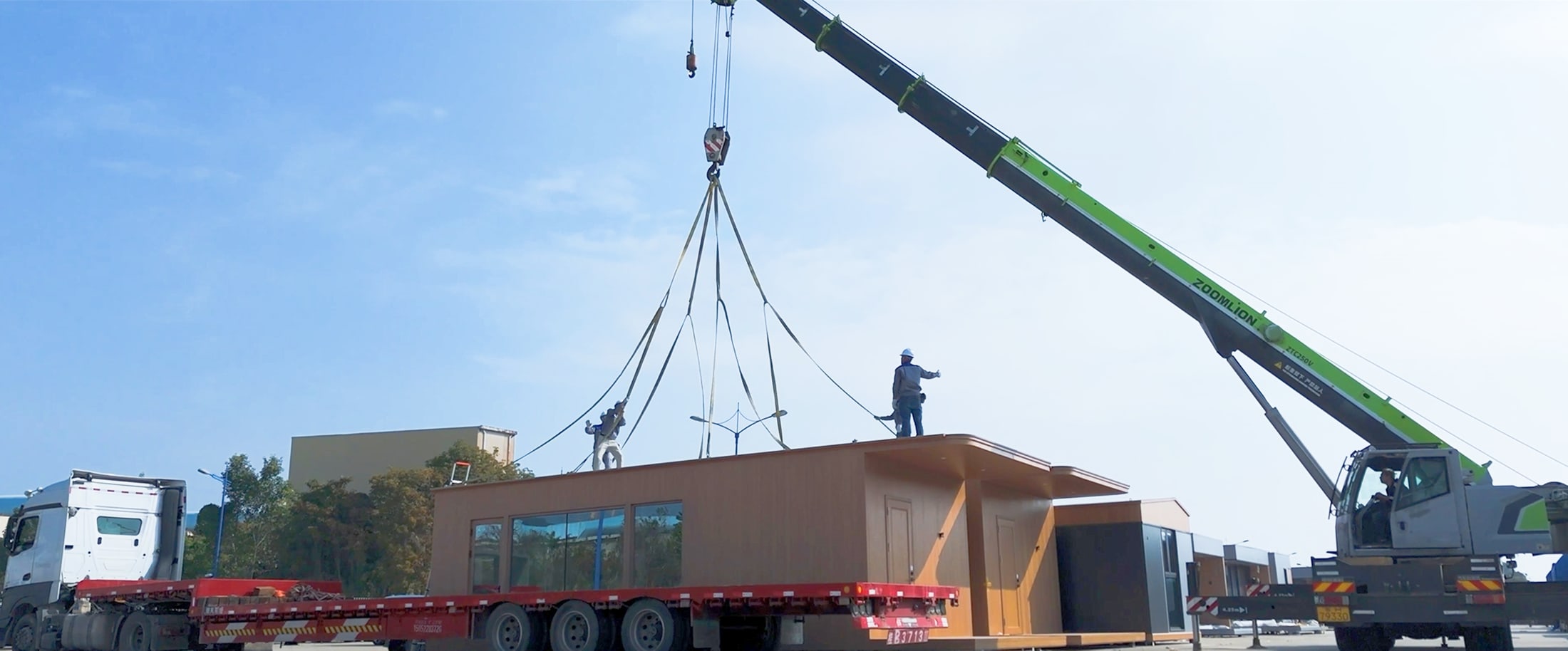 Installation process reference for modular house lifting and positioning